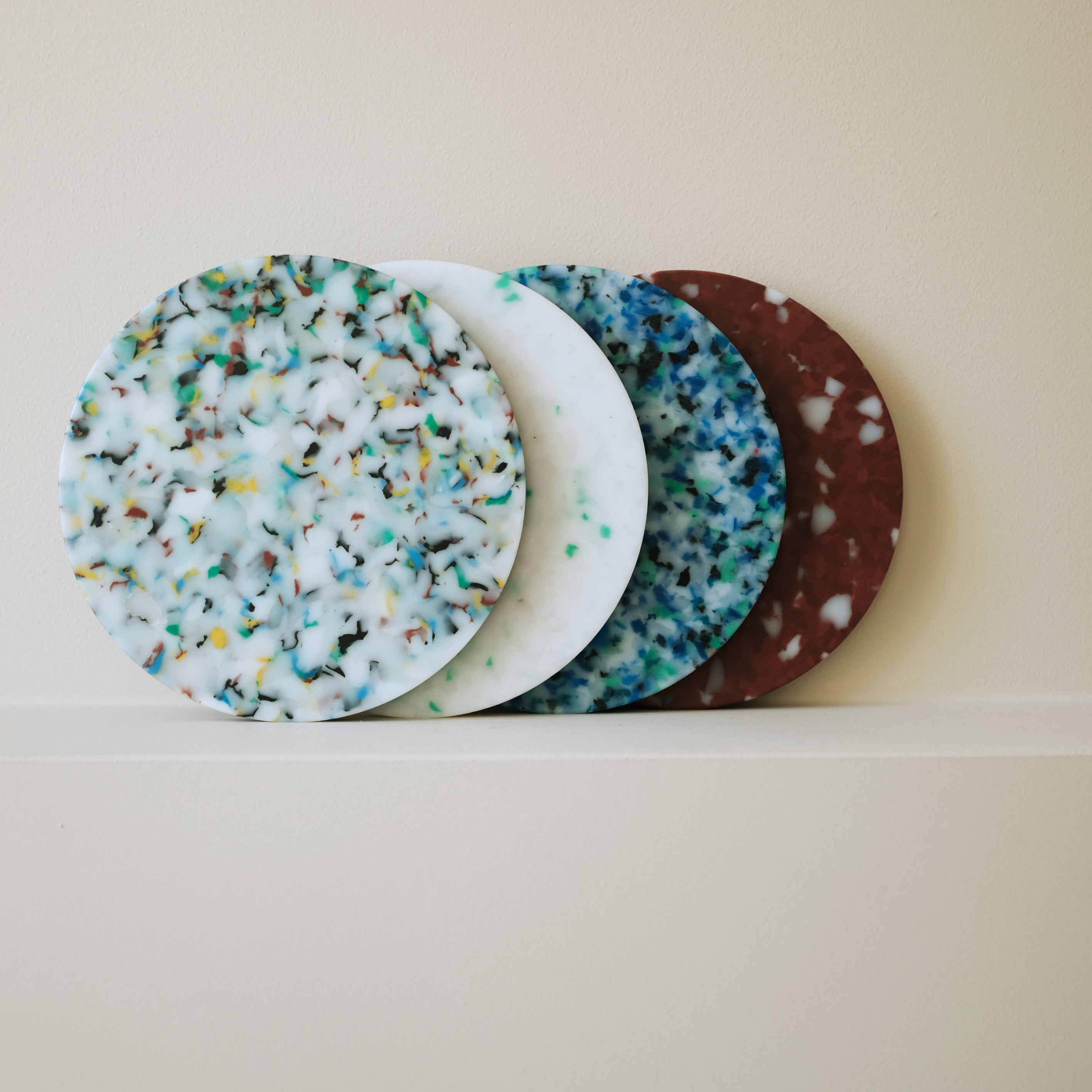 SMALL CIRCLE CHARCUTERIE CUTTING BOARD BY THE MINIMONO PROJECT - BRAND FOR ECO FRIENDLY - PLAYFUL - MULTI FUNCTIONAL - SUSTAINABLE - HIGH QUALITY - DESIGN FURNITURE FROM RECYCLED PLASTIC FOR BOTH ADULT AND CHILDREN MADE IN BERLIN GERMANY