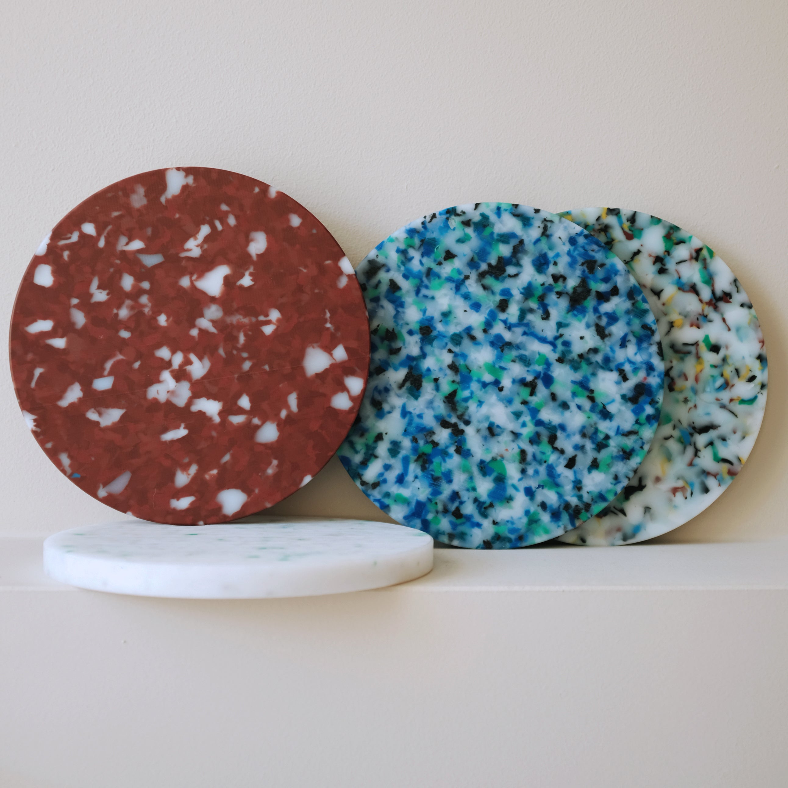 SMALL CIRCLE CHARCUTERIE CUTTING BOARD BY THE MINIMONO PROJECT - BRAND FOR ECO FRIENDLY - PLAYFUL - MULTI FUNCTIONAL - SUSTAINABLE - HIGH QUALITY - DESIGN FURNITURE FROM RECYCLED PLASTIC FOR BOTH ADULT AND CHILDREN MADE IN BERLIN GERMANY