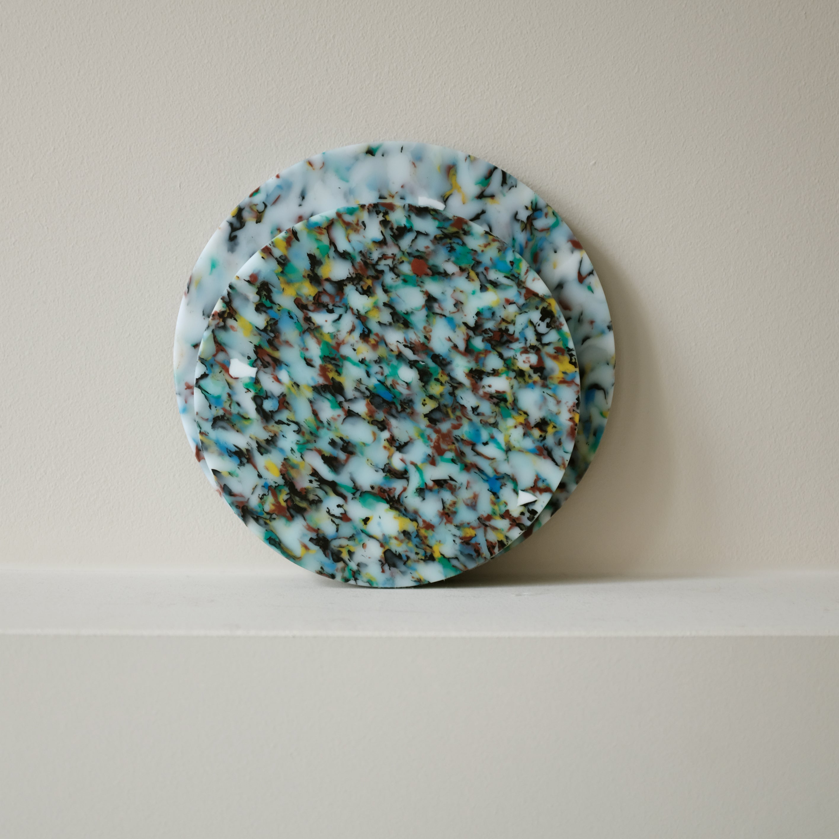 SMALL AND MEDIUM COLOURFUL CIRCLE CHARCUTERIE CUTTING BOARD BY THE MINIMONO PROJECT - BRAND FOR ECO FRIENDLY - PLAYFUL - MULTI FUNCTIONAL - SUSTAINABLE - HIGH QUALITY - DESIGN FURNITURE FROM RECYCLED PLASTIC FOR BOTH ADULT AND CHILDREN MADE IN BERLIN GERMANY