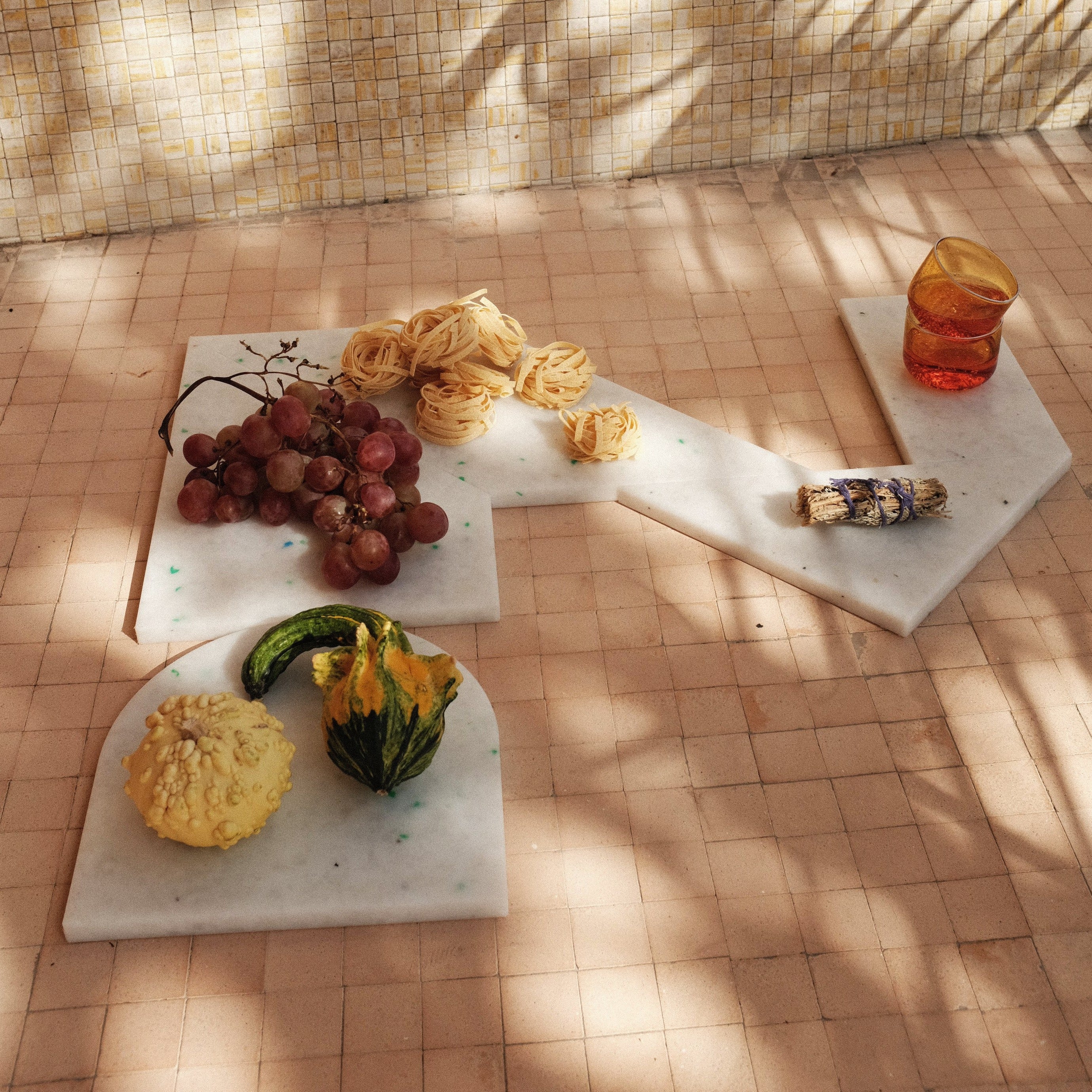 BEAUTIFUL SET OF WHITE CHARCUTERIE CUTTING BOARDS BY THE MINIMONO PROJECT - BRAND FOR ECO FRIENDLY - PLAYFUL - MULTI FUNCTIONAL - SUSTAINABLE - HIGH QUALITY - DESIGN FURNITURE FROM RECYCLED PLASTIC FOR BOTH ADULT AND CHILDREN MADE IN BERLIN GERMANY