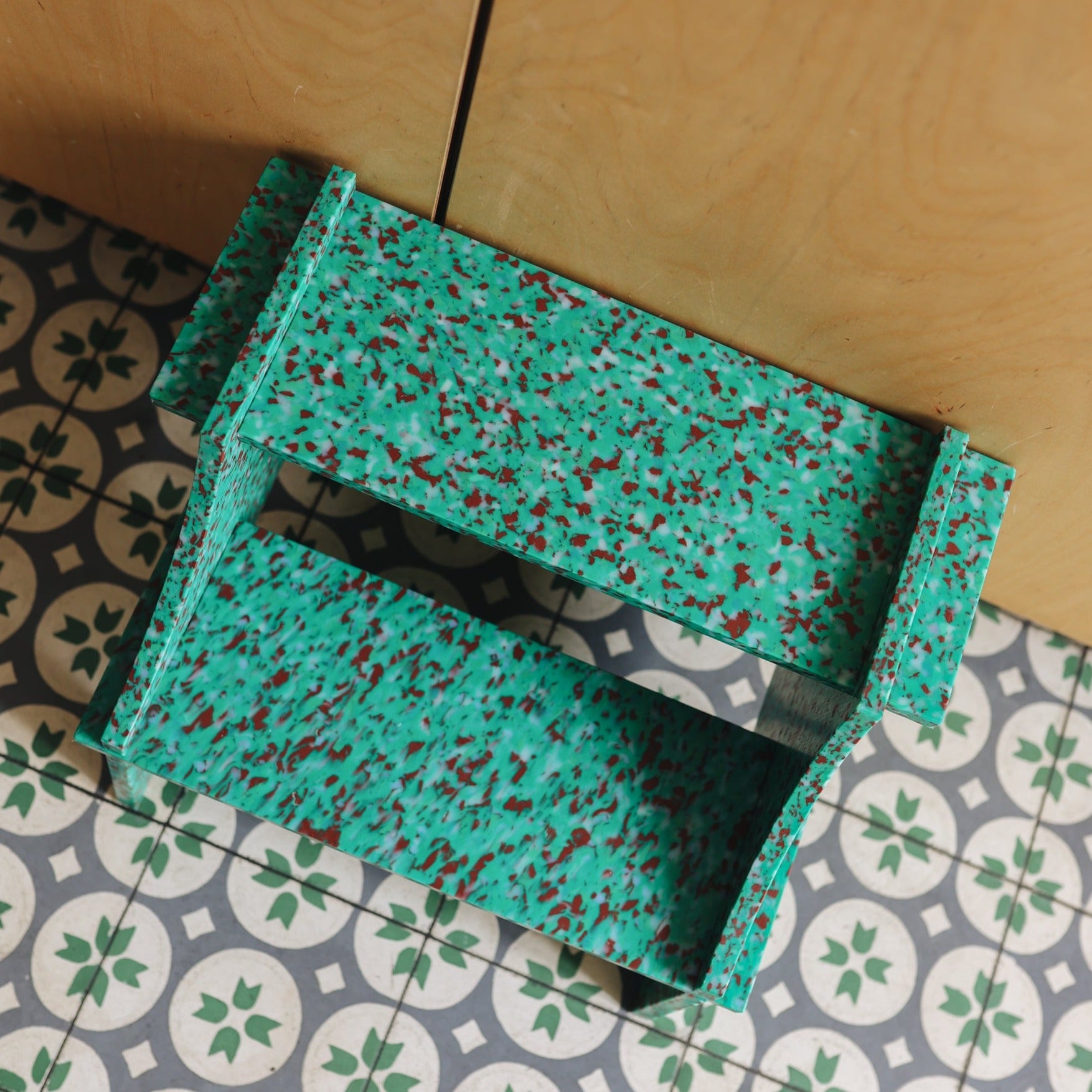 TOP VIEW OF GREEN STEP STOOL BY THE MINIMONO PROJECT - BRAND FOR ECO FRIENDLY - PLAYFUL - MULTI FUNCTIONAL - SUSTAINABLE - HIGH QUALITY - DESIGN FURNITURE FROM RECYCLED PLASTIC FOR BOTH ADULT AND CHILDREN MADE IN BERLIN GERMANY